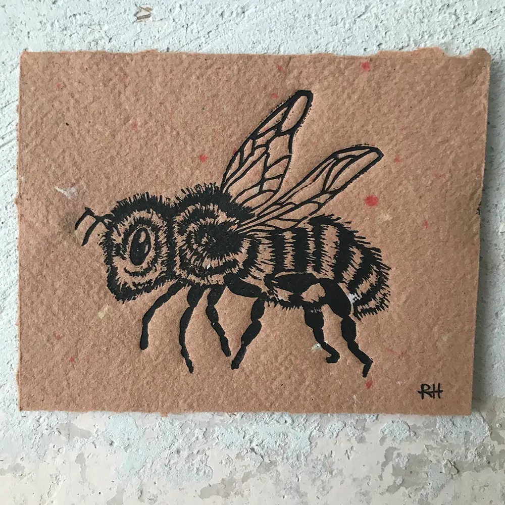 bee linoprint printed by Ronja Hollkott on handmade paper