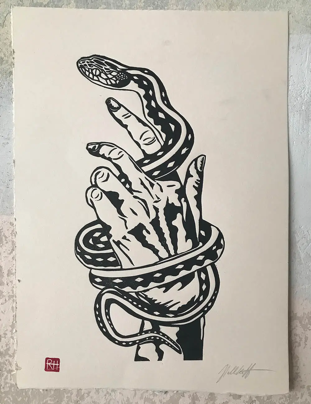 snake on hand linoprint printed by Ronja Hollkott